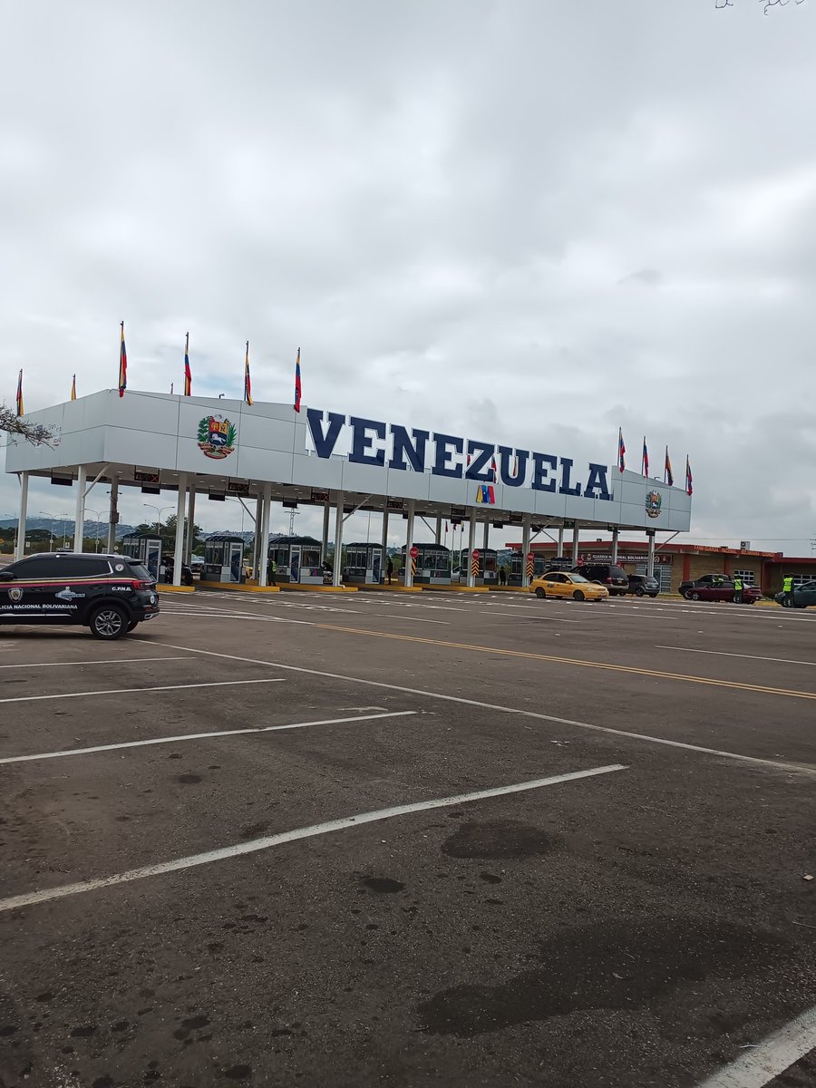 rosspabon's tweet photo. Lo que nunca se veía venir... Nuevamente Colombia y Venezuela con paso Vehicular #locertifico https://t.co/eU6JsFKGi0