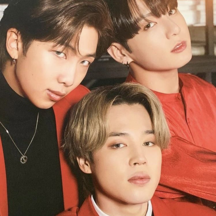 JeonZaman's tweet photo. 🍒♥️🌹🍷🥀🍓

#ARSD 
#ARMYSelcaDay https://t.co/aMMQptBfI9