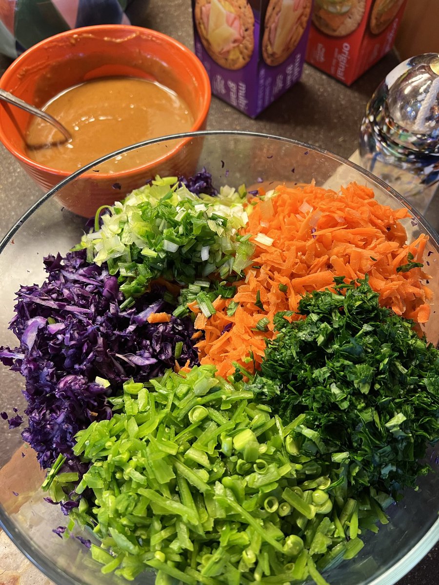 sliprockseeker's tweet photo. #PurpleCabbage=#NaturalMedicine=#HealthyMindBody
Antioxidants protect against cell damage
Fights inflammation and improves gut function
Heart healthy anthocyanins
Lowers cancer risk
Nutrient powerhouse with low calories
Crunchy Cabbage with a Spicy Peanut Sauce #freshfastfood https://t.co/6eXSR3fu9T