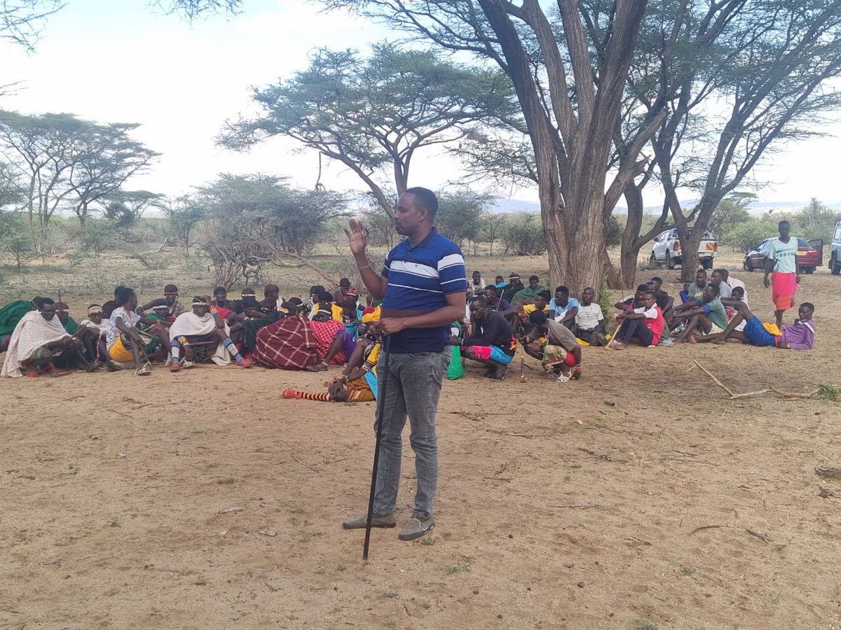 HonLemantaan's tweet photo. Today I and kalama conservancy organized a meeting of 100 warriors and about 130. Road banditry, cattle rustling, encroachment to reserves, and attack of Archer's Town were widely addressed.
The warriors were blessed eventually and released to feast (one camel and 10 goats https://t.co/JAMWGwA92o