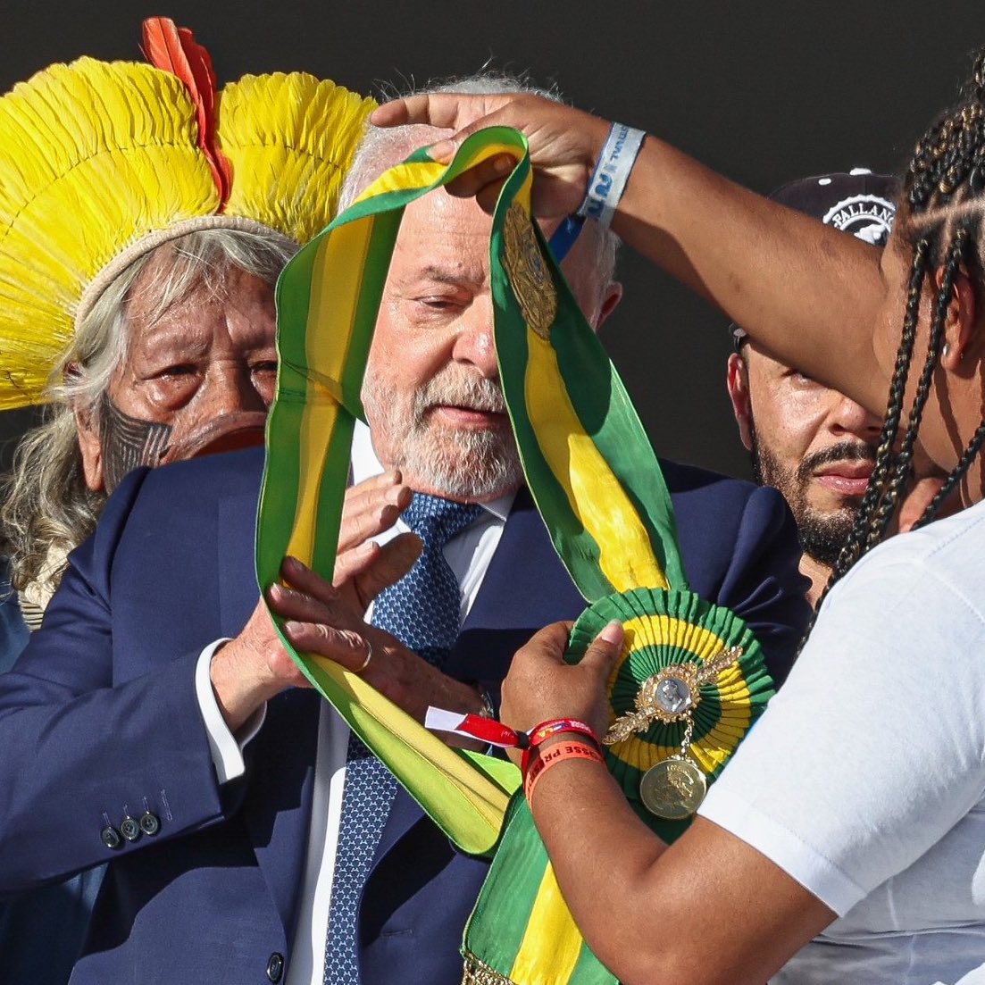 choquei's tweet photo. 🚨BRASIL: Prefeita bolsonarista de Mato Grosso cumpre promessa e renúncia do cargo após Lula tomar posse. https://t.co/7AlGeO4agN