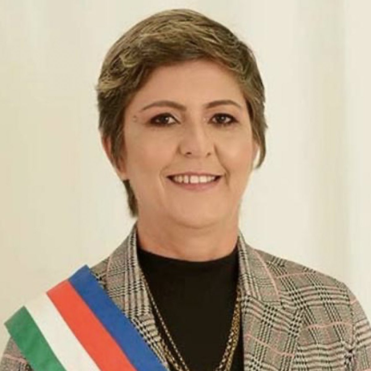 choquei's tweet photo. 🚨BRASIL: Prefeita bolsonarista de Mato Grosso cumpre promessa e renúncia do cargo após Lula tomar posse. https://t.co/7AlGeO4agN