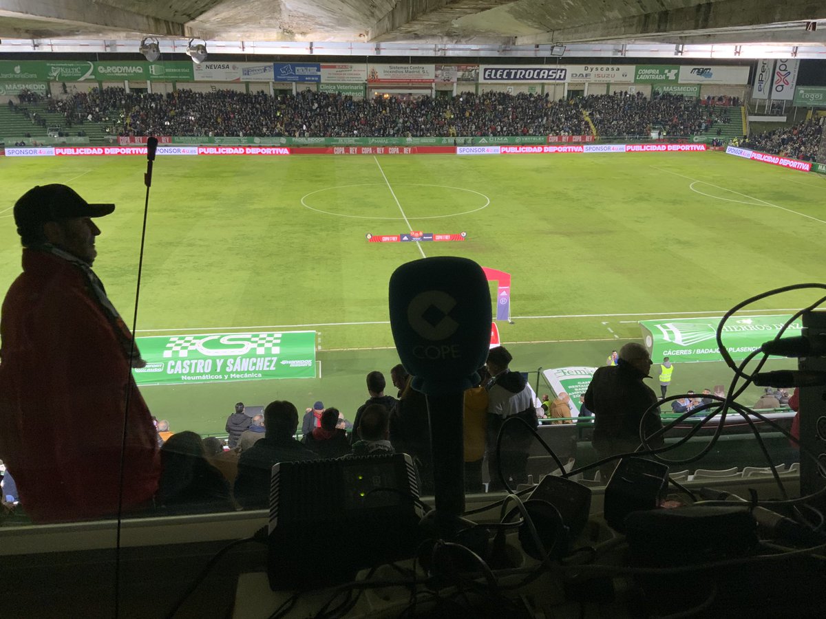 Todo preparado en el campo del Cacereño.
!!!!!Vamos Paquito .!!!!!!
Fútbol de verdad en <a href="/tjcope/">Tiempo de Juego</a>
