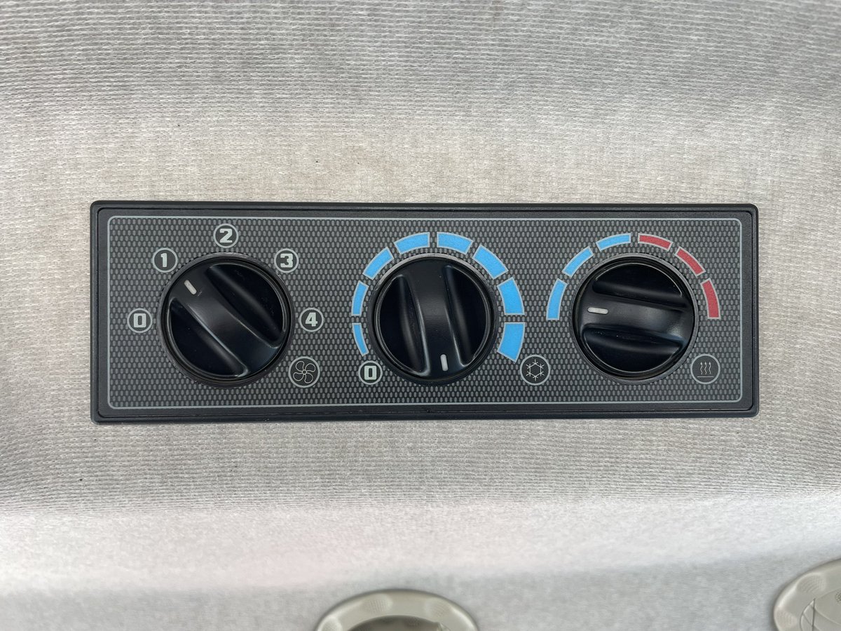 ColletFarm's tweet image. Manitoba’s heat wave in January! I’ll take it and so will the cattle! They sure love this weather.. what a treat!