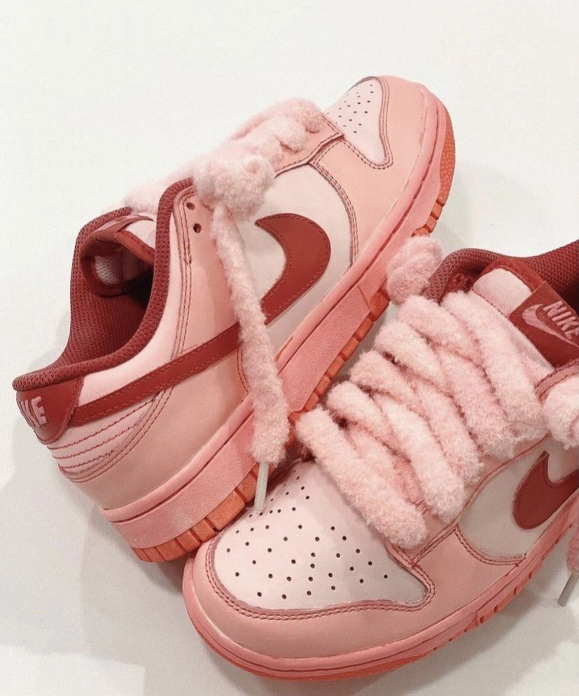 DayDreamKicks's tweet photo. Brittney Spears ‘V-Day’ Dunks https://t.co/SW3UYsdtFn