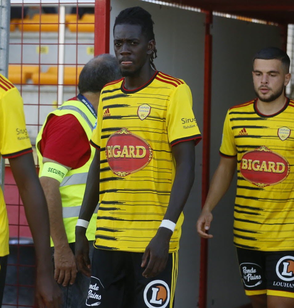 BooskAxel's tweet photo. Aboubacar Magnora quitte Louhans et rejoint le @hyeres_83.

Le défenseur centrale formait une paire redoutable avec Gaby #Jean l’an passée, il est monté d’un cran et évolue au milieu cette saison. 

Il y retrouvera G.Pineau qui a fait le même chemin cet été. (1/2 ↓) #National2 https://t.co/Hri48X7Zlx