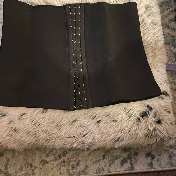 classytrashy579's tweet photo. So good I had to share! Check out all the items I'm loving on @Poshmarkapp from @KWolffApparel #poshmark #fashion #style #shopmycloset #daisycorsets: https://t.co/ko0Alw1eES https://t.co/IdK1sYoaqF
