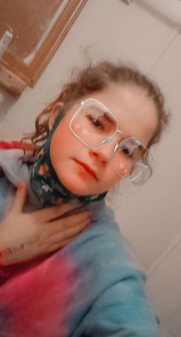 CherishKirk07's tweet photo. chilling at home waiting for school tomorrow https://t.co/QTyo3SRIw0