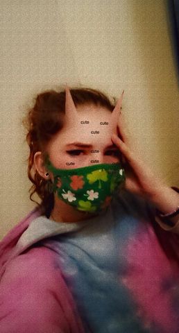 CherishKirk07's tweet photo. chilling at home waiting for school tomorrow https://t.co/QTyo3SRIw0
