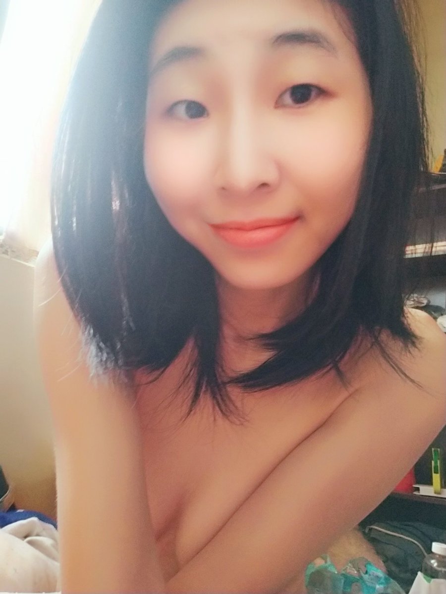 aeen5050's tweet photo. 被ig下架的照片，說有性暗示😑 https://t.co/a9TrcCxEqG