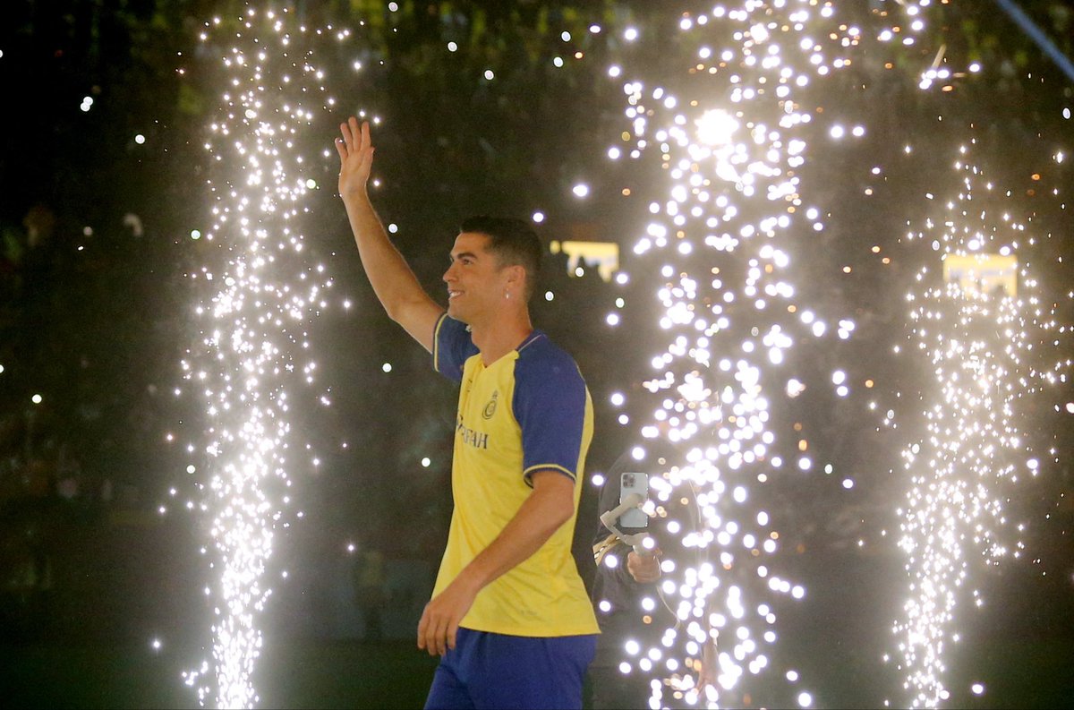 aml_ah8's tweet photo. الأعظم على الاطلاق هنا في #النصر
#كريستيانو_رونالدو #CR7𓃵 https://t.co/mwG8IMU9Ft