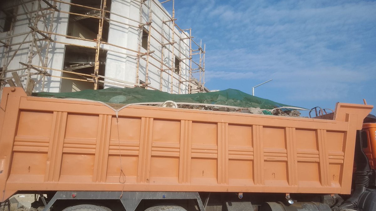 سيارة نساف صغير ؤ كبير رمل مغسول رمل عادي سلبوخ انقاض دفن  طراب زري97750050