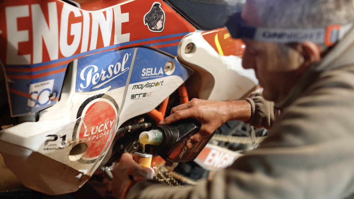 motul's tweet photo. Once the finish line crossed, another competition begins for the brave #OriginalByMotul riders 👀
#Dakar2023 #WeAddMilesToLife
#Motorsport #Motorcycle #Racing #Rally #SaudiArabia https://t.co/Ff1pHj6agF