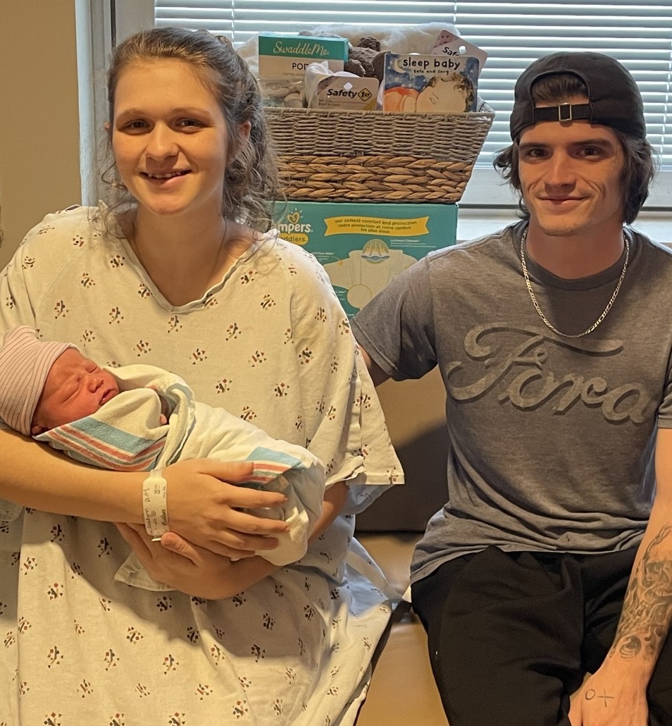 BlountMemorial's tweet photo. Baby New Year has arrived!
The first baby born in 2023 at Blount Memorial arrived at 9:28 p.m. on Sunday, Jan.1.
Oliver Reed Poe was born to Josalynn Poe &amp; Wesley Davis of Walland &amp; weighed 7 pounds &amp; 4.8 ounces.
Welcome baby Oliver &amp; congratulations to his family! https://t.co/OBGOJdVleM