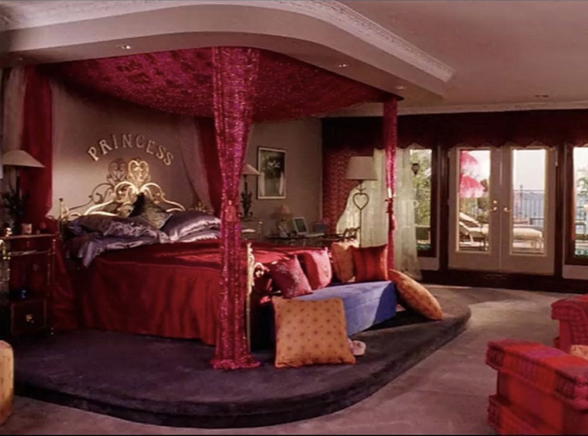 lohanisgod's tweet photo. bedrooms in early 2000s movies/tv shows https://t.co/eP7FSMHf3s