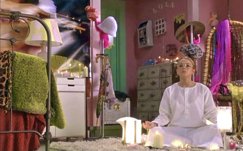 lohanisgod's tweet photo. bedrooms in early 2000s movies/tv shows https://t.co/eP7FSMHf3s
