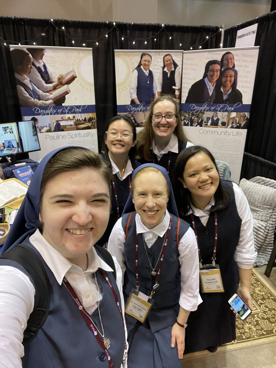The #MediaNuns and postulants are living it up at #seek23! 
Praise the Lord!