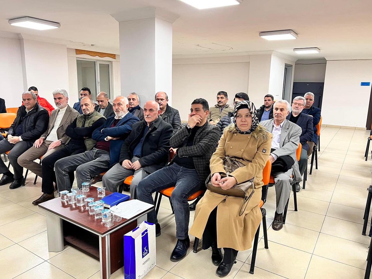 acay_av's tweet photo. İlçe Yönetim Kurulumuz Haftalık Olağan Toplantımızı İl Yöneticimiz Seda Çelik,Kurucu İlçe Başkanımız Orhan Pala,Kadın Kolları Başkanımız Selma Gülenç’in katılımları ile birlikte icra ettik. https://t.co/iFEiGsM6Qd