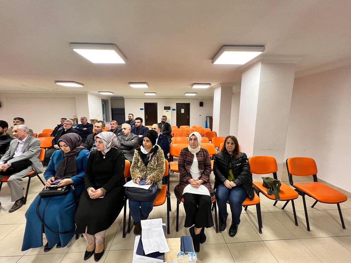 acay_av's tweet photo. İlçe Yönetim Kurulumuz Haftalık Olağan Toplantımızı İl Yöneticimiz Seda Çelik,Kurucu İlçe Başkanımız Orhan Pala,Kadın Kolları Başkanımız Selma Gülenç’in katılımları ile birlikte icra ettik. https://t.co/iFEiGsM6Qd