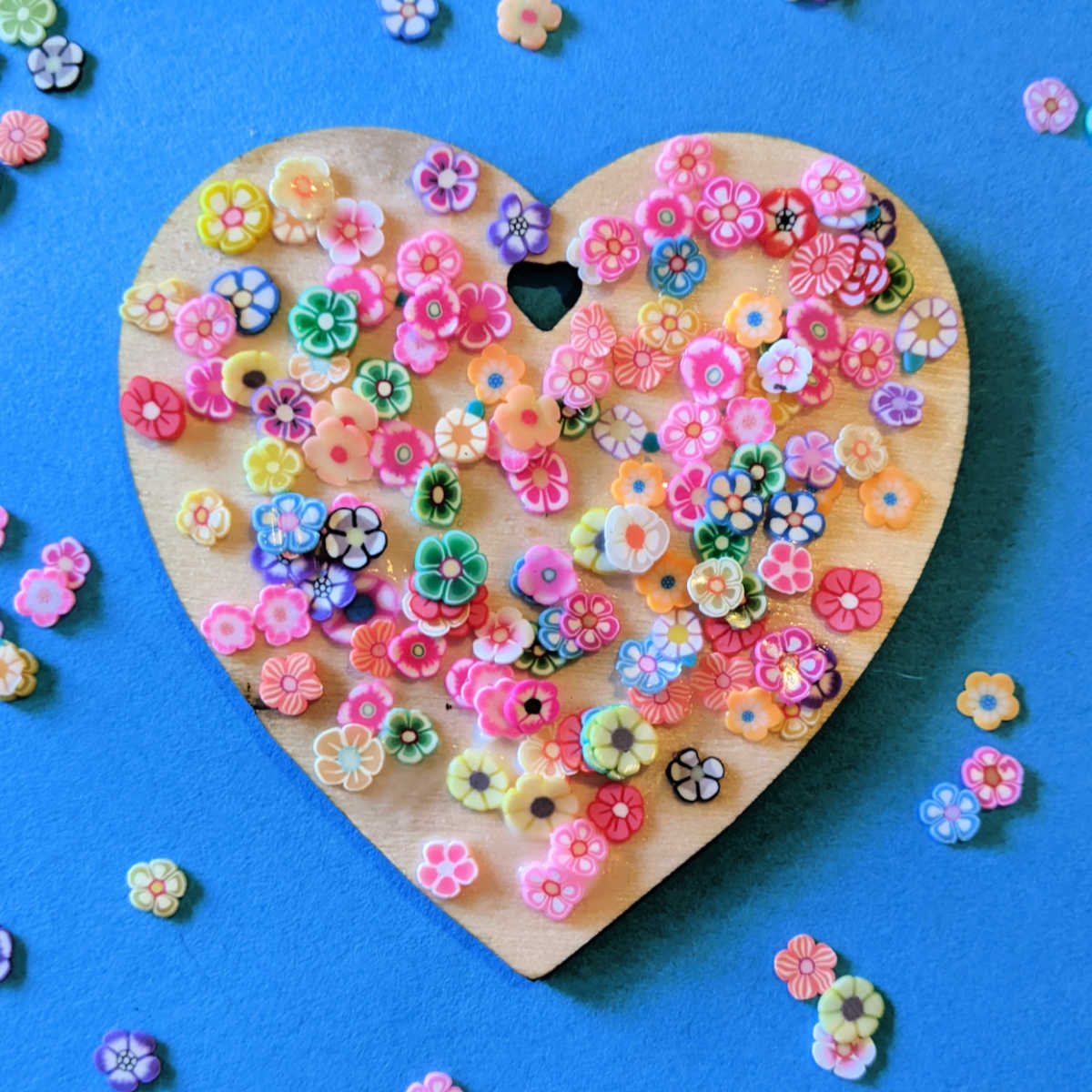 valerie2350's tweet photo. Valentine Flower Heart Craft https://t.co/80prVdwKL5 https://t.co/7CQ844VYu7