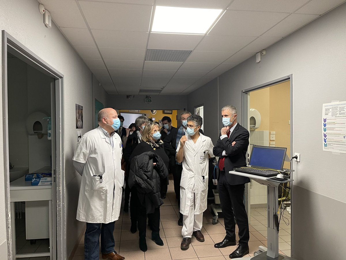 #Rencontre | 👨‍⚕️👩🏻‍⚕️🏥
Patrice LATRON, préfet d’#indreetloire s’est rendu dans le service d’accueil d’urgence et du #SAMU au <a href="/CHRU_Tours/">CHRU de Tours</a> de Trousseau pour rencontrer les équipes et témoigner son soutien.  
Merci à eux pour leur engagement et leur investissement au quotidien 👏