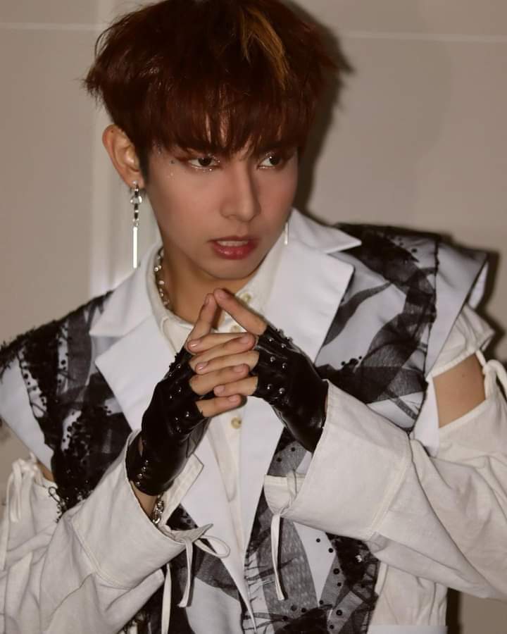 Drop photo of Jah w/ tags💙

<a href="/SB19Official/">SB19 Official</a> #SB19
#JustinDeDiosOnNYCbillboard