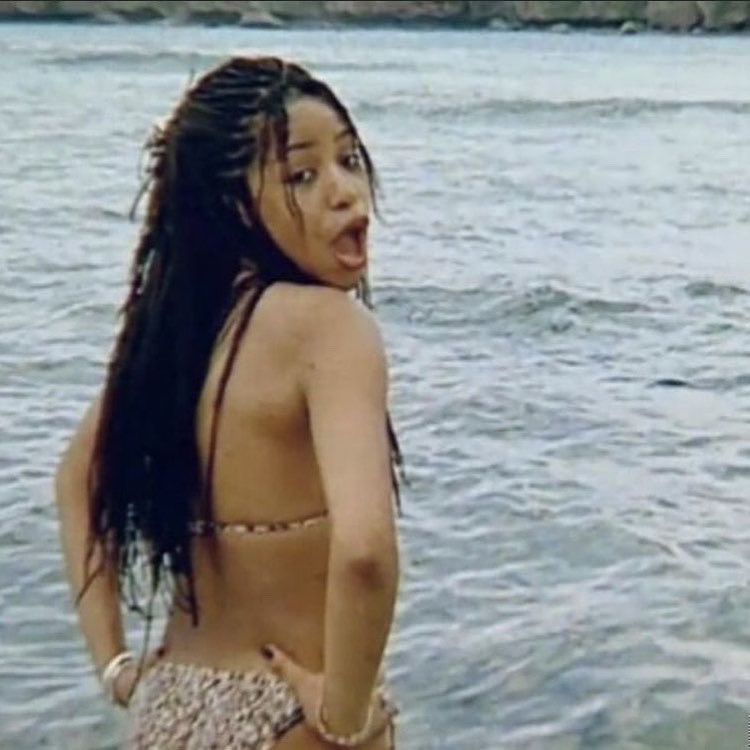 TheAaliyahApp's tweet photo. 🎊💡Leave an “🏝️ “ emoji in response 2 this tweet, if you wish you were still on vacation/ winter break?

📸: Photos : 
@ astrology.tarot.elianenicole , Fiji, 1998

@aaliyah @RAD_6 #Aaliyah https://t.co/72g2oo1TJe
