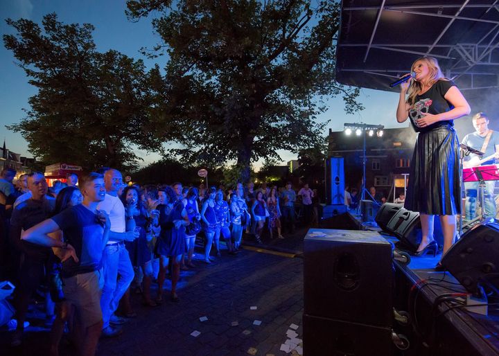 📣Horecazaken gezocht voor Klinkende Kroegen en WIJKlanken!📣
Zin om deze zomer deel te nemen aan deze wekelijkse muziekavonden?
👉Surf snel naar brugge.be/social-oproep-… voor meer details.
