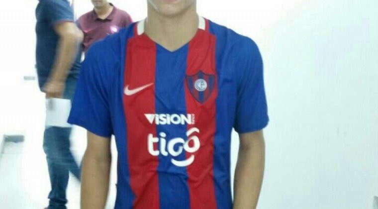 Guillo Carbonell on "#LaGuillotina El volante 10 que Junior busca esta por Paraguay 🇵🇾. El jugador ha sido acercado a Junior y se tienen muy buenas referencias de él. Quedará libre