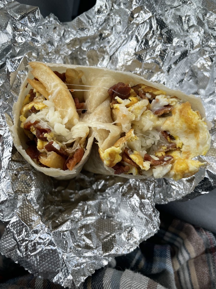 ROCARedacted's tweet photo. Nothing slaps like Mexican food from the southside in my hometown♥️♥️ #PacosTacos https://t.co/IZpvwopXQD