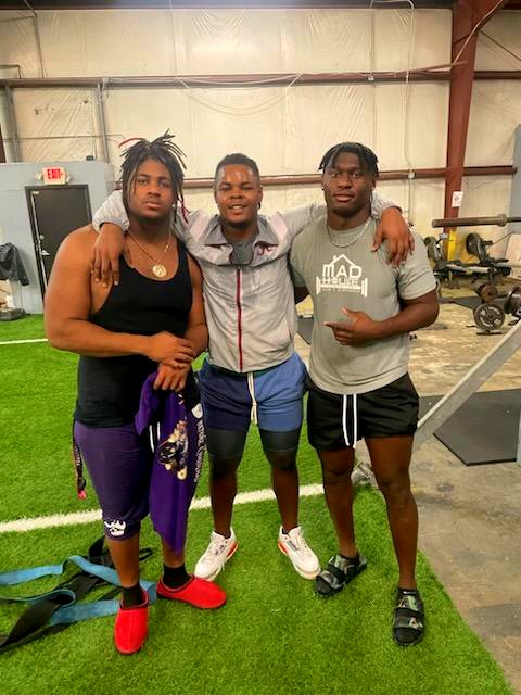Madhousefit's tweet photo. We Working!! #MadHouseFit #Family #RTR #WeBuiltDifferent @KhurtissPerry https://t.co/z1inRo8O9h