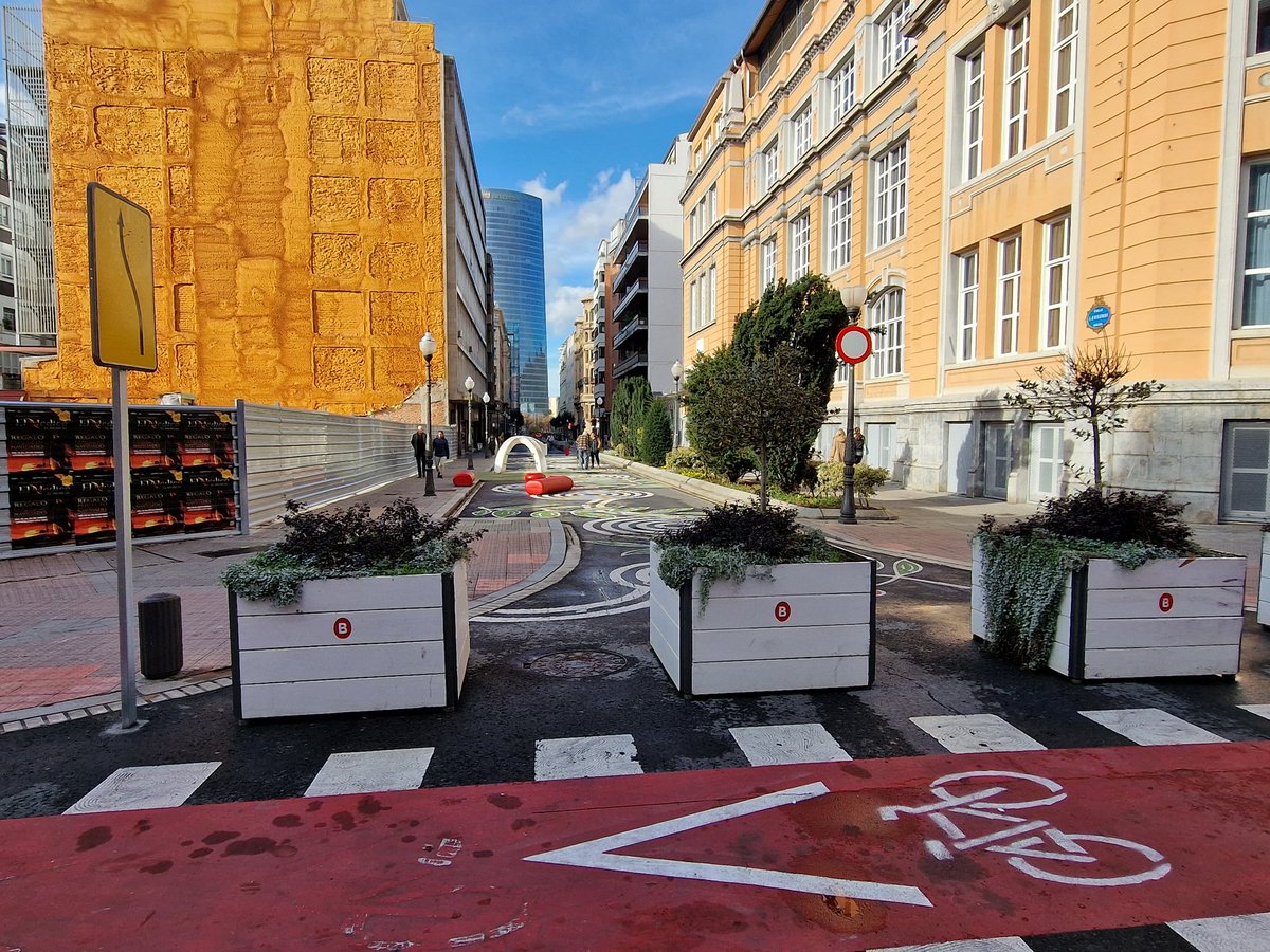javierburonc's tweet photo. La que está liando la Colau en Bilbao!!! https://t.co/y5fdPeJjkg