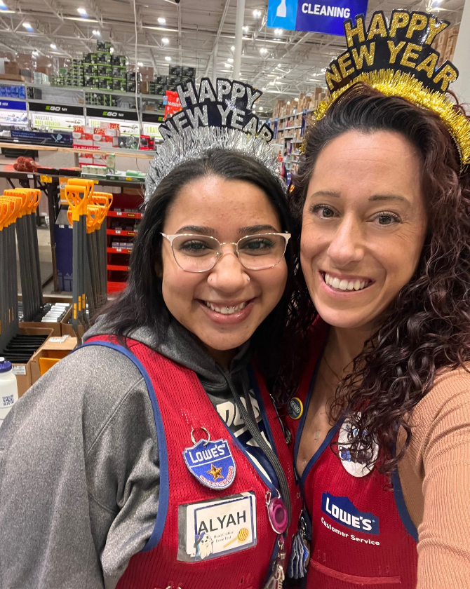LowesCareers's tweet photo. Ringing in 2023 #LowesLife style! ⭐
#LoveWhatYouDo #HappyNewYear https://t.co/3sgmEpPWnq