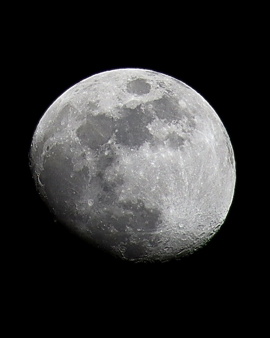 MoonTelAviv's tweet photo. Jan-3 #moon over Tel Aviv. #PHOTOS #photo #photographer https://t.co/UqupYM7dct