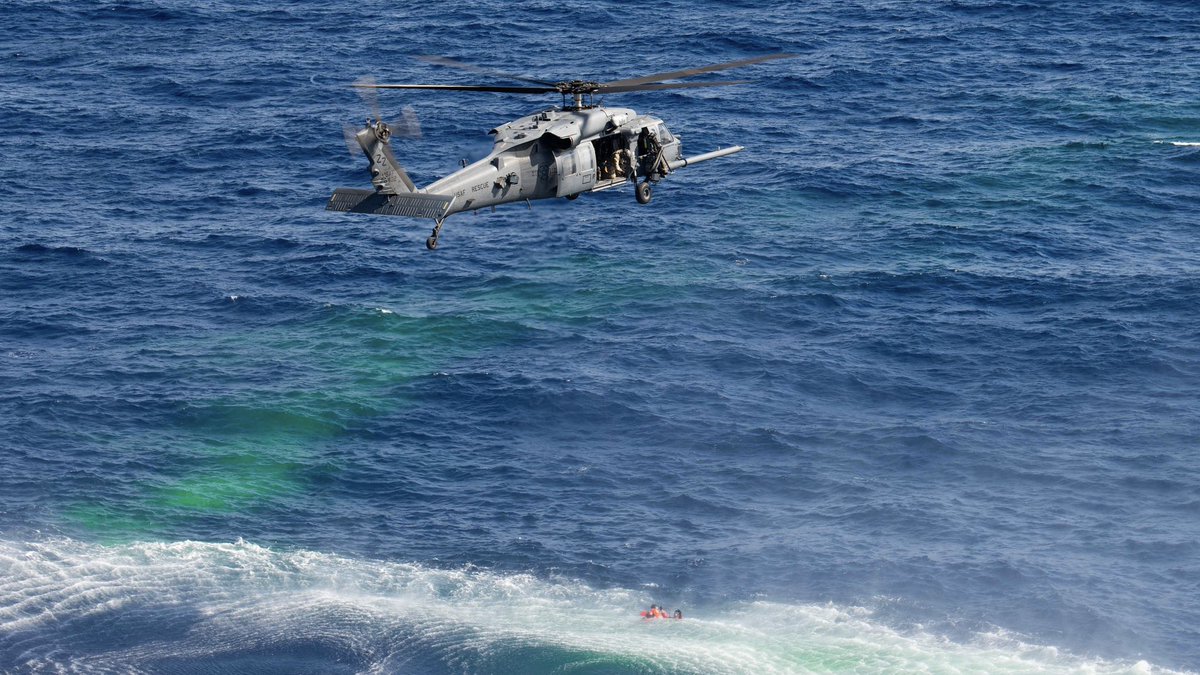The 33rd &amp; 31st RQS teamed up for a water rescue op training over the Pacific Ocean. RQS’s conduct extensive training in various rescue scenarios to ensure they are ready to effectively respond to real-world contingencies.

#operatorlife #oaf #csar #airforce #pararescue #toml