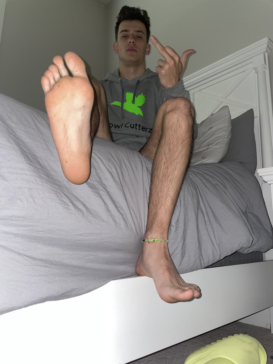 MasterGary98's tweet photo. Get on your knees and empty your wallet for daddy https://t.co/2KuijQrdsE