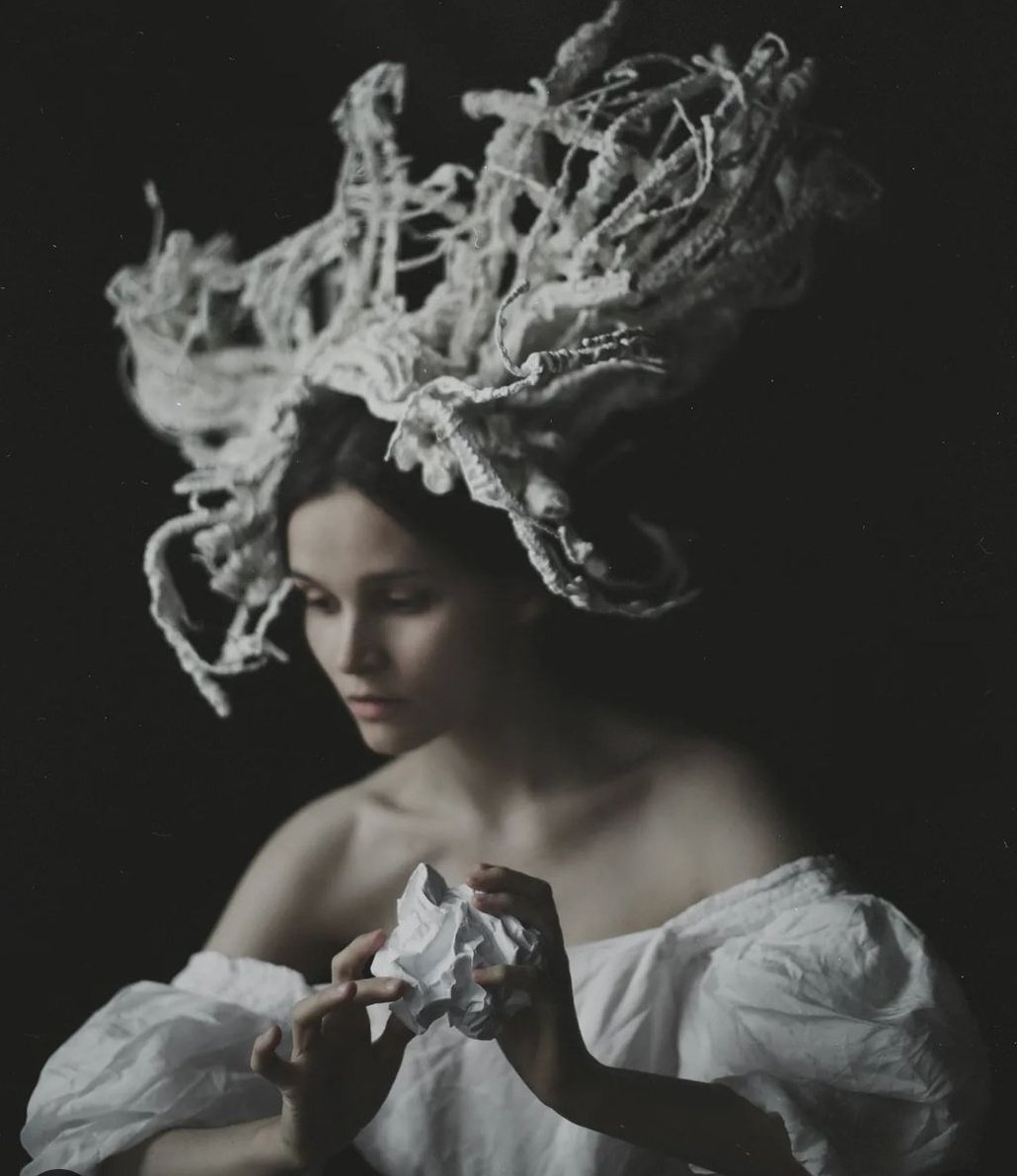 parnassiansoul's tweet photo. Bent under
#reams of
the unforgiven
~
Memories probe
the #depth
of mind
~
The regrets
are made
further #eloquent
#Storyin6 @Sixwordsx
Image: Natalia Drepina https://t.co/hav7JN8vIg