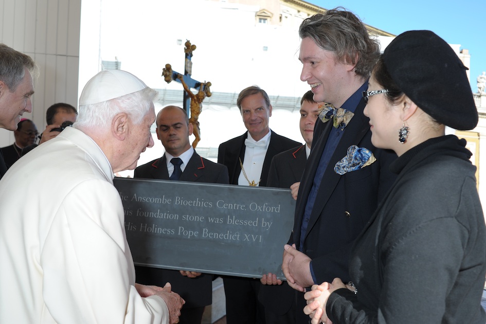 AnscombeCentre's tweet photo. We would like to honour the memory of the late Pope Benedict XVI. His witness to Christian humility, commitment to reasoned dialogue &amp; engagement with society, &amp; principled respect for human life at all stages, were exemplary, &amp; should always animate Catholic bioethics. 🧵 (1/3) https://t.co/Jui7fEHhZv