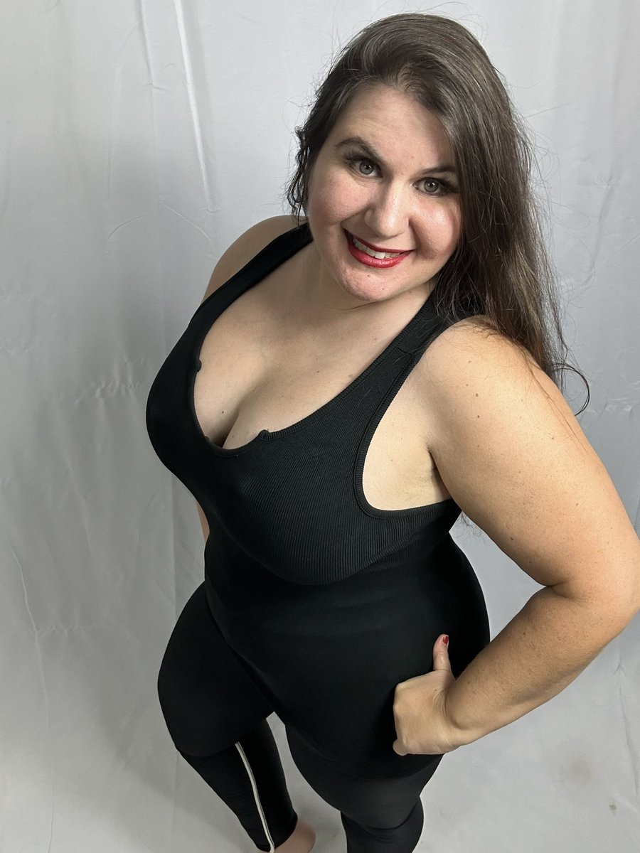 CherylUbera's tweet image. Headed to the gym right now. Who else is working on some great resolutions?
#resolutions2023 #Resolution #healthy #workoutgirl #NewYearsResolution #workout #fitnessfun #fitness #goals #curveygirls #sexy #Curvy_Girl #instacurves #curveygirls #excersise #beauty #beautiful #amazing