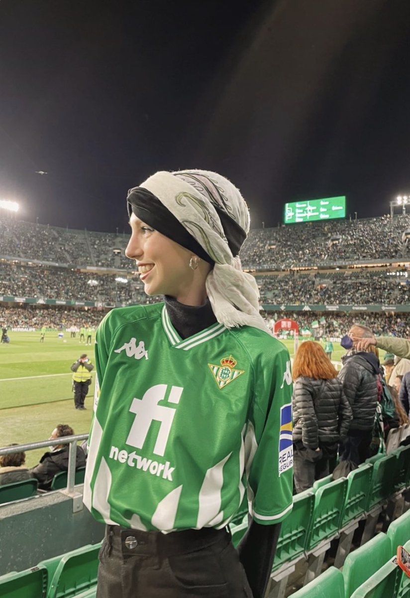RealBetis's tweet photo. Hoy nos ha dejado @elenahuelva02, una bética de corazón. Gracias por ser un ejemplo de lucha y de vida para todos nosotros.

El #RealBetis envía todo su cariño y ánimo a su familia y seres queridos en estos duros momentos.

Descanse en paz.

#misganasganan https://t.co/hyncuwPyK0
