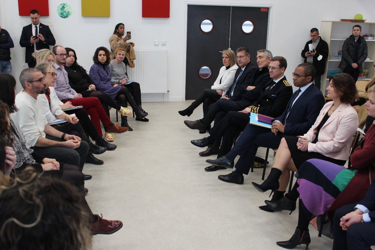 CharlineAvenel's tweet photo. L’école Coppens de Montigny-lès-Cormeilles favorise le bien-être et la réussite avec des classes multiniveaux et une pédagogie de la coopération. Nous y étions ce matin avec @PapNdiaye, @Cecile_Rilhac et @Prefet95 pour souhaiter aux élèves et aux équipes une très bonne rentrée ! https://t.co/XRXAG01hIU
