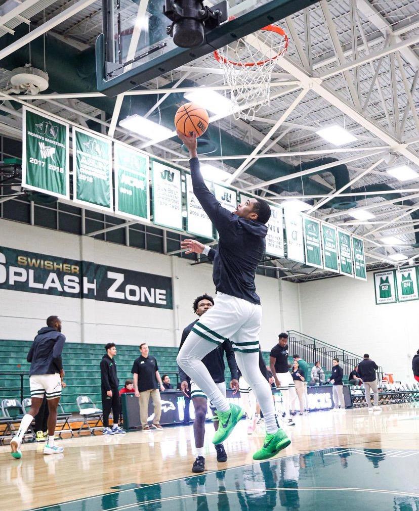 malloythefuture's tweet photo. YESTERDAY GAME WARM UP https://t.co/k533c9FlPO
