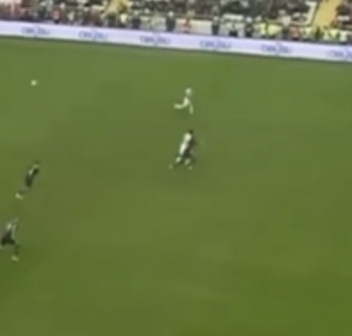 Bu cinconiklere futbol kurallarını öğreteceğiz zira uzun yıllar kuralları hiçe sayarak çok maç kazandılar.Kurallardan bir haberler...
#İptal #ANTvFB