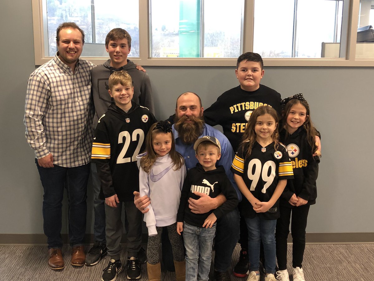 bkeisel99's tweet photo. #DaKids at @ChildrensPgh ❤️ https://t.co/sKFerbVqWQ