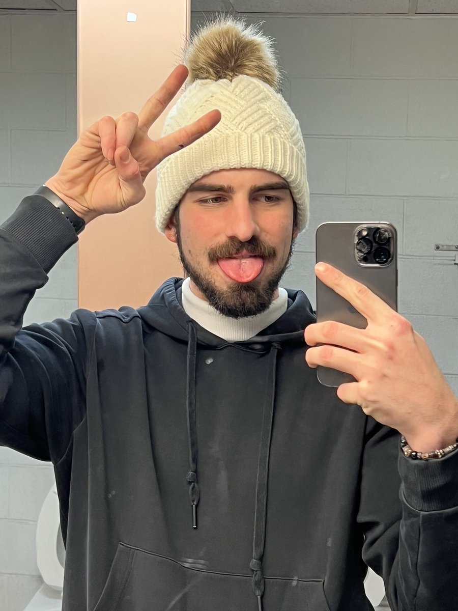 bbqbareback's tweet photo. favorite part of the cold has to be layers &amp; my fluff ball beanies https://t.co/rJZMButUWK