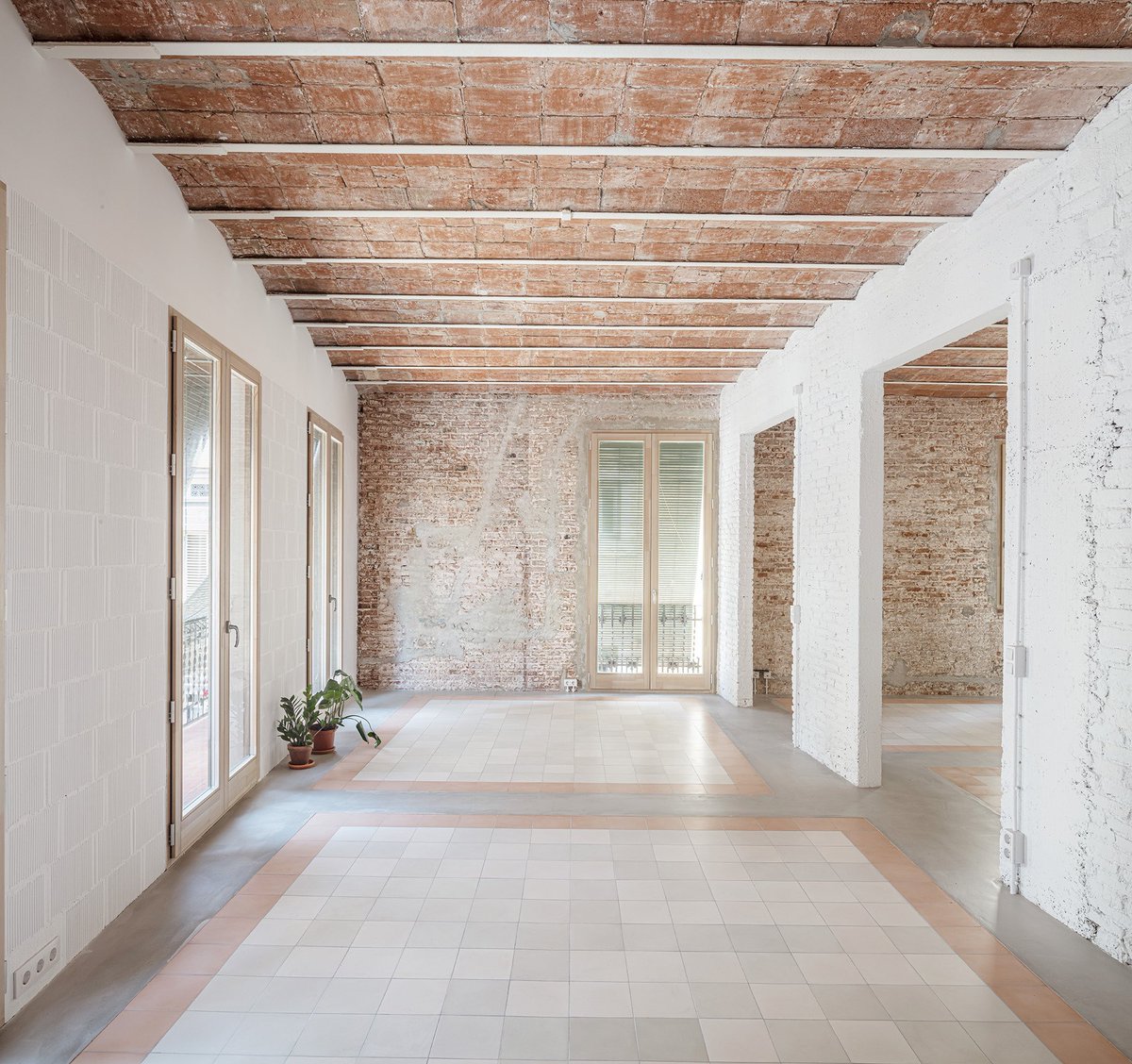 HuguetMallorca's tweet photo. Cement and terrazzo tiles: this year highlights ππ
1. 100x100x2cm terrazzo tiles with cement and marble chips by #teklan
2. 20x20cm cement tiles by #carlesenrichstudio.
#terrazzobyhuguet #singlecolorbyhuguet https://t.co/c1lIBi1quf