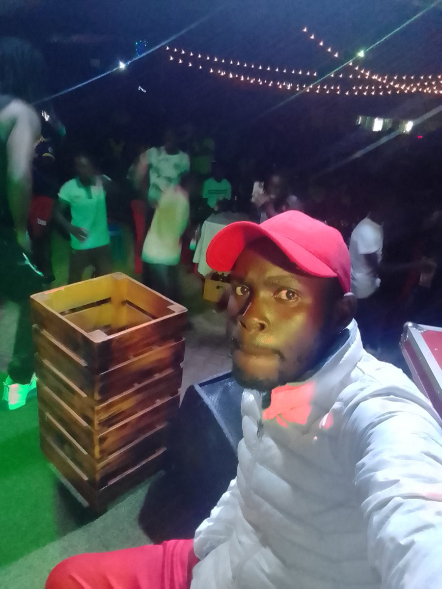 lexmo_mo's tweet image. Go on stage in style Leave in style