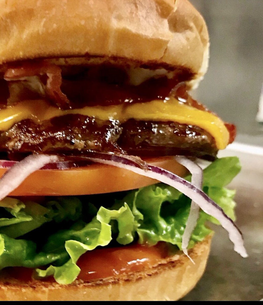 moderneburger's tweet photo. Great start to the new year.

#moderneburger #modernburger #steakburger #burgerette #hormonefree #grassfedbeef #bestburger #bestturkeyburger #bestveggieburger #bestfries #doordash #ubereats https://t.co/U5o8AGl89K