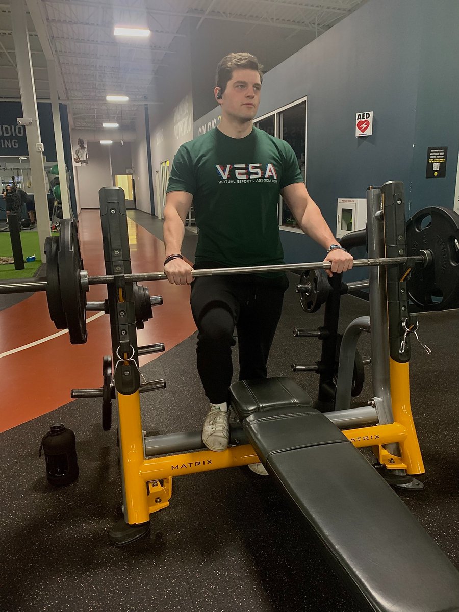 🚨 Attention🚨   T-SHIRT GIVEAWAY TIME!! 

1. Follow Us on Twitter: @VeSA_Tweets
2. Follow LobbyUpeSports on Twitter: <a href="/lobbyupesports/">Lobby Up! eSports</a>
3. Retweet the pinned tweet for the Lobby Up! Cup on the VeSA Twitter Account

Winner will be announced Friday January 6th ❤️