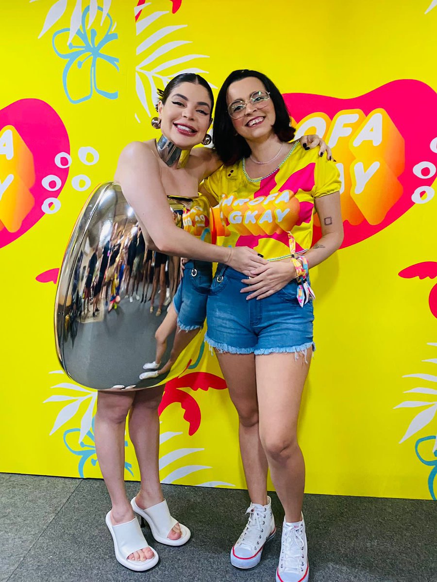 mayarahcds's tweet photo. Quando eu descobri a gravidez falei pra poucas pessoas pq tava no começo, e gkay foi uma delas. E ver o quanto ela ficou feliz por mim, ficou fazendo perguntas, falou pra todo mundo rsrs mds eu me senti tão especial 🥹❤️ a mão dela na minha barriga 🤏 ela é preciosa dms ❤️ https://t.co/zYPL1s2VjY